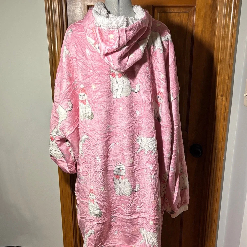 American Trends Cozy Pink Persian Cat Wearable Blanket NWOT - Picture 7 of 9